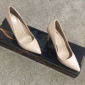 Beige Faux Patent Leather Danyah Pumps (Size 10)